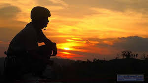 Download now nekad trekking ke tebing keraton bandung thetravelearn. Foto Orang Dengan Pemandangan Sunset Foto Foto Keren