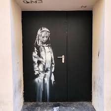 Banksy Paris Art Street Porte Arriere Du Bataclan Street Art Paris Paris Art Banksy