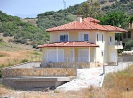 Köy evlerinin geneli müstakil yapıya sahiptir. Antalya Gazipasada Satilik Mustakil Bahceli Ev Mustakil Villa