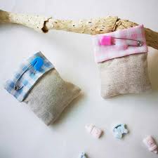 This isn't exactly a baby shower game, but gives all of the guests a big laugh! 12pcs Burlap Baby Shower Favor Bag With Pins Diy Baby Bottle Candy Bag Gift Packing Christening Baptism Boy Girl Party Souvenirs Gift Bags Wrapping Supplies Aliexpress