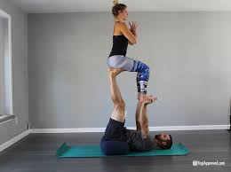 These roles ideally, are interchangeable. Intro To Acroyoga 5 Beginner Acroyoga Poses To Try Yogiapproved Com