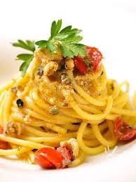Spaghetti Al Sugo Di Capperi Acciughe E Pomodorini Ricetta Ricette Ricette Di Sughi Per Pasta Piatti