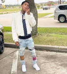 Teen boys' styles have evolved through the years to include sleek, fun, and super dope outfits, and boy, are we glad! Instagram Nba Youngboy Clothes Outfits Brands Style And Looks Spotern