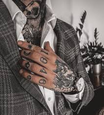 There are many meaningful tattoos for men but a crow tattoo is arguably one of the most popular. Pin By Zurnalistapl On Tatuaz Hand Tattoos For Guys Pretty Hand Tattoos Aesthetic Tattoo