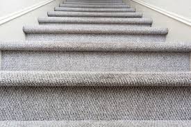 Stufenmatten dämpfen jeden schritt auf der treppe und verringern außerdem die rutschgefahr. Schutz Fur Treppenstufen Diese Moglichkeiten Bestehen