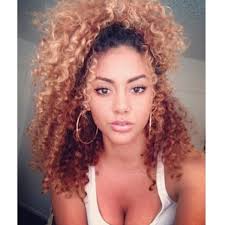 Black And Blonde Ombre Curly Hair This Ombre Effect Is So Natural Natural Hair Styles Curly Hair Styles Naturally Hair Styles