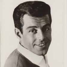 Robert Demontigny..décédé dernièrement le 27 janvier (87 ans) Chanteur  populaire des années 60 ..*Un baiser de toi* 🎵🎵😞🥰