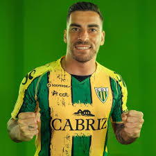 Matheus bueno está a caminho do moreirense. Cd Tondela 2021 22 Heimtrikot