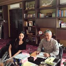 Beribu kandung julia rais inilah puteri sulung ydp agong berjiwa rakyat tengku puteri iman afzan. Agong Bakal Timang Cucu Pertama Tak Sabar Nak Tengok Isu Semasa Semasa Forum Cari Infonet
