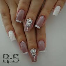Essa tendência foi aderida por muitas famosas as unhas decoradas com joias vem ganhando espaço e sao super simples de fazer , basta comprar adesivos com mini joías e aplicar na unha. Unhas Decoradas 2020 120 Fotos De Tendencias Lindas