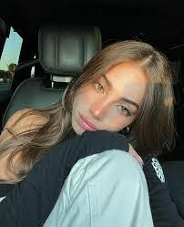 Laura Souter's Instagram, Twitter & Facebook