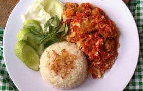 Ayam geprek adalah ayam goreng yang disajikan dengan sambal bawang pedas. Cara Membuat Ayam Geprek Crispy Dijamin Menggugah Selera Ohduniaku