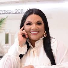 Cynthia Carvalho's Instagram, Twitter & Facebook