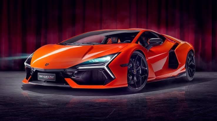 Lamborghini Revuelto 2023