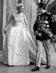 Im übertragenen sinn bezeichnet der begriff auch die erscheinung von tieren zur balzzeit. 24 Grace Kelly Ideen Grace Kelly Hochzeit Royale Hochzeiten Grace Kelly