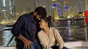 Vignesh Shivan gives kiss of love to 'Thangamey' Nayanthara during b'day  celebrations: 'This one was too emotional' | Entertainment News, Times Now