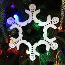 The site doesn't provide any electronic die cutting files or pdf templates, but crafty types could probably come up with some similar using purchased die cut files or clip art. Pin On Paper Snowflake Patterns
