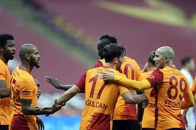 Östersund takımının kazandığı serbest vuruş için topun başına aly keita geçiyor. Galatasaray 3 0 Atakas Hatayspor Mac Sonucu Ntvspor Net