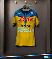 Marcelo burlon propone un'estetica di forte impatto grafico, perfetta per la tribù metropolitana. Marcelo Burlon X Ssc Napoli Spunta La Data Per La Presentazione Ecco L Intera Collezione Foto Cn24 Galleria 1 Calcionapoli24 It Mobile