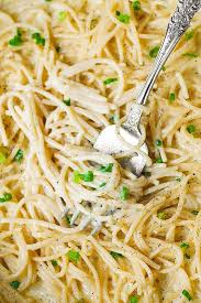 Pour sauce hot over cooked spaghetti, toss lightly. Four Cheese Garlic White Cream Pasta Sauce Julia S Album