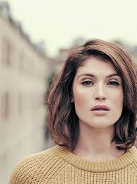 Having long hair is something to be desired, but the daily maintenance can sometimes seem daunting. Medium Length Womens Hairstyles For Small Forehead Womens Hairstyles Small Forehead Hairstyles Small Forehead Small Face Hairstyles