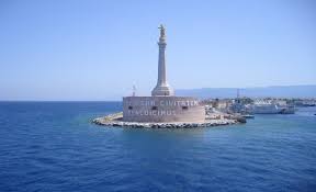 Ätna, ein vulkan auf sizilien, und messina, ein kreuzfahrthafen auf sizilien. Messina Sizilien Fahre Nach Italien