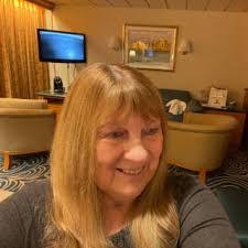 Kelly Whitfield's Instagram, Twitter & Facebook