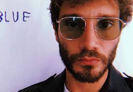 Nel 2009 è ad amici di maria de filippi, su. Stefano De Martino Si Spoglia Tutti I Tattoo E Fisico Pazzesco
