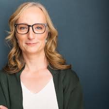 We've got another amazing faculty highlight today! Pete Simpson is  currently performing in The Wind and the Rain at the Vineyard Theater,  playing the principal role of "Sunny" in a site-specific piece