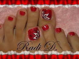 This toe nail design is very cute and quite easy to paint. Pin By Tina Marshall On Painted Polished And Primed Toe Nails Pedicure Designs Toenails Toe Nail Designs