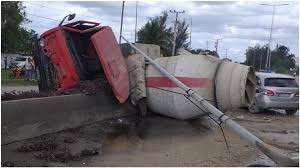 El avión cayó sobre un campo de cultivo en el sector de boyeros. Concretera En La Habana Se Vuelca Contra El Muro De La Avenida Boyeros