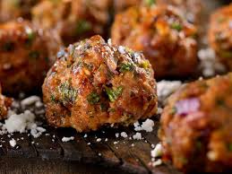 Servite le polpette alla birra ben calde con tutto il loro sughetto. Polpette Alla Birra Un Secondo Piatto Di Carne Veloce E Irresistibile