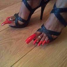 Relacionado diseños de uñas que no deberían existir. Unas Largas De Los Pies Muy Maquilladas Fotos De La Extrana Moda Que Es Rechazada En Las Redes Guioteca