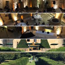 Le château des loges et son théâtre de verdure vous accueillent dans un cadre magnifique doté les clefs du château seront à vous, et vous permettront de célébrer votre amour comme vous l'aviez. Mariage De Reve Au Chateau De Bagnols En Beaujolais