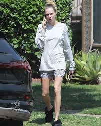 From cara delevingne and ashley benson to kristin cavallari and jay cutler, relive the year's biggest splits. Ugg Genuine Shearling Slipper Worn By Cara Delevingne Los Angeles May 13 2020 Spotern