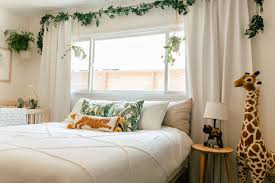Beds without headboard or footboard attachment brackets. 9 Sophisticated Beds Without The Headboard