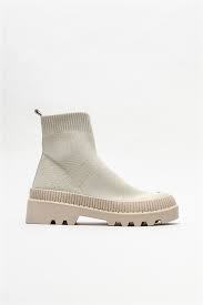 Pierre cardin erkek bot modelleri günlük ve klasik olmak üzere iki grup halinde tasarlanır. En Cok Tercih Edilen Kadin Bot Cizme Modelleri Ve Fiyatlari Elle Shoes