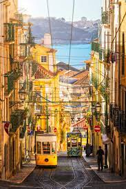 Weitere ideen zu lissabon, portugal lissabon, portugal. Die Bica Standseilbahn Lissabon Portugal Foto Von Nico Trinkhaus