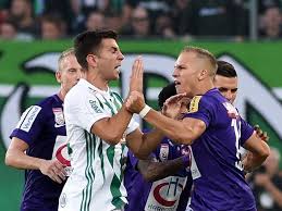Gleich verhielt es sich ursprünglich im grazer derby zwischen dem sk sturm graz (ursprünglich arbeiterklasse) und dem grazer ak (ursprünglich akademikerverein). Wiener Derby Austria In Euphorie Rapid In Aufruhr Polizisten Schwer Verletzt Sn At