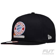 Cap triple 2020 avec l'étiquette tissée triple 2020 sur le brassard certifié oeko tex. Sport Fc Bayern Munchen Baseball Cap Logo Black Fussball Fanshop Escxtra Com