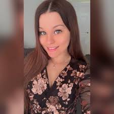 Can anybody recommend somebody who can make this cake for the 17th of  august pleaseee or very similar😁 different name & 3 instead of 2.