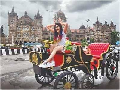 Victoria' carriages are back to show you around Mumbai. Only this time, they're e-Victorias