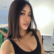 Kitty is 1.12 miles from you 📍 👤 Kitty sent a friend request