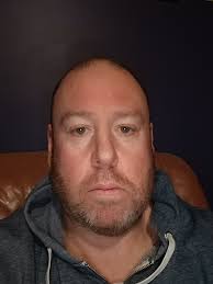 Hello from West Midlands I am matt 49 and want to make some friends around  me pm open if want a chat ! I am a great guy who loves do handmade