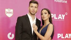 Actuel joueur du club espagnol de l'athletic club bilbao et international français actual. Aymeric Laporte Girlfriend Sara Botello