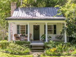 Wow I Found Another Little Cozy Guest House In Beaufort S C Remember This One Well Cottage House Exterior Small Cottage Homes Small Cottage House Plans