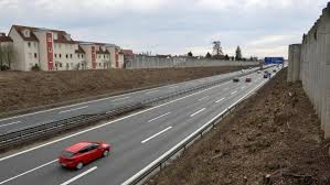 Veranstaltungshaus der khg mit großem saal, kellerbar, gruppenräumen, küchen, büro etc. Wird Die Autobahn Bei Erlangen Bruck Uberbaut Erlangen Bruck Nordbayern