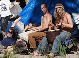Spring brook >> << exploring the blue mountains << monday, the 6th of april, i took the bus from sydney to byron bay. 3 Main Types Of People In Byron Bay Surfers Hippies And
