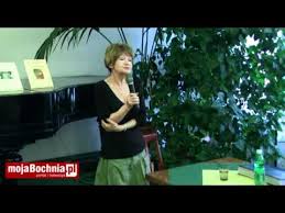 Maria czubaszek (†76 l.) wiele lat temu straciła kontakt ze swoją rodzoną siostrą ewą (64 l.), która siostra, w którym napisała o jej relacjach z młodszą siostrą. Ani Mloda Ani Piekna Maria Czubaszek Rozbawila Bochenska Publicznosc Cz I Relacji Ze Sp Youtube