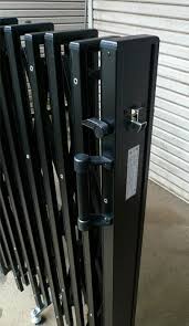 楽天市場 アコーディオン門扉 片開き3 7m オリジナルアルミ伸縮門扉 国産品 カーゲート diy 全国送料無料 あす楽 エクステリア関東 外構 diy専門店 アコーディオン門扉 門扉 片開き アルミ門扉